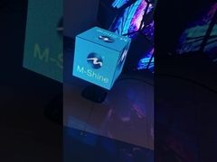 4K Cube Led Screen ความสูงความละเอียด สีเต็ม เวทีการประชุม สนามสเตเดียม ตู้อลูมิเนียม